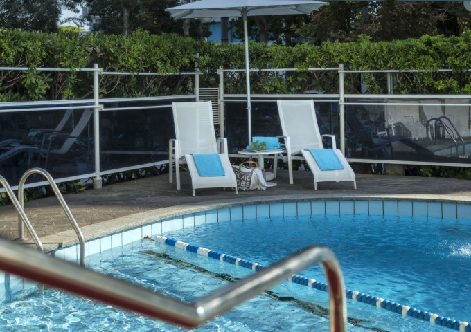 media.piscina hotel riccione