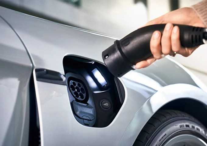 media.hotel-colonna-ricarica-auto-elettrica-riccione-680