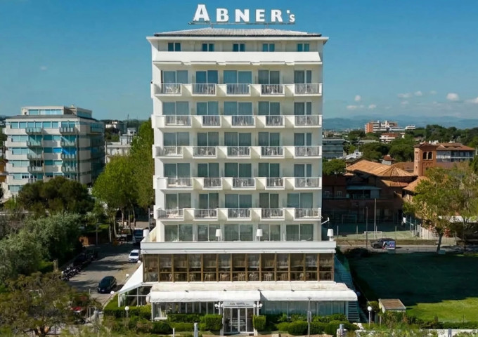 media.esterno-frontale-abners-2024
